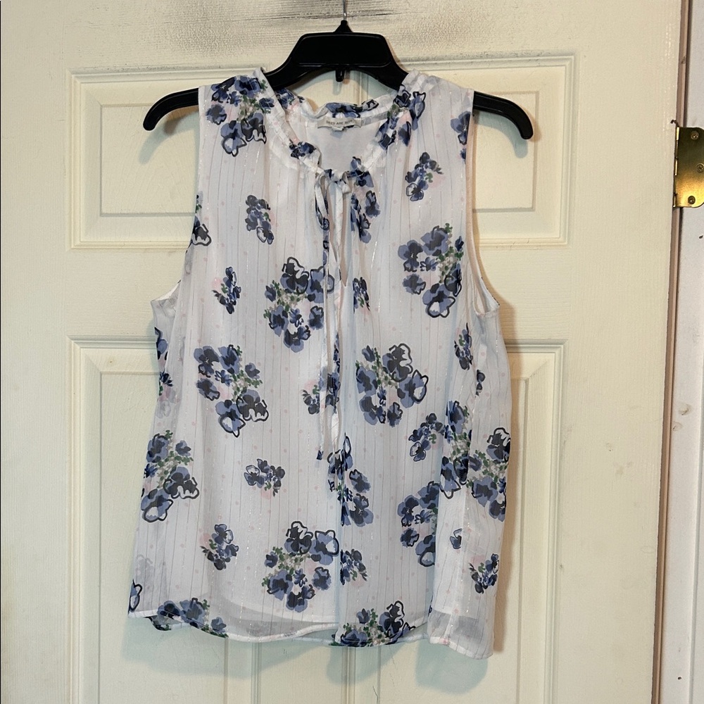 Skies Are Blue White and Blue Floral Blouse Size Large Petite